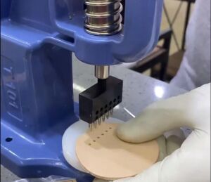 Padova Sıralı Çok Delikli Vida Başlı Deri Zımbası 5mm Plastik Tabla