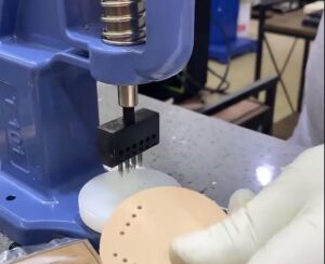 Padova Sıralı Çok Delikli Vida Başlı Deri Zımbası 5mm Plastik Tabla