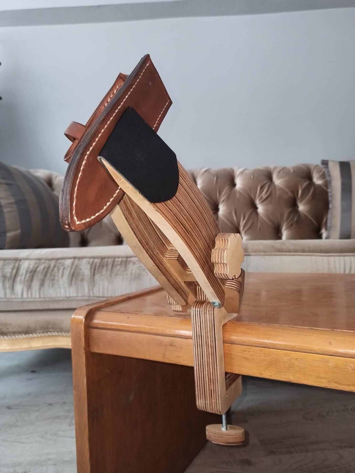 Cilalı Kontaplak Akrobat Deri Saraç Dikişi Mengenesi 1. Sınıf İşçilik